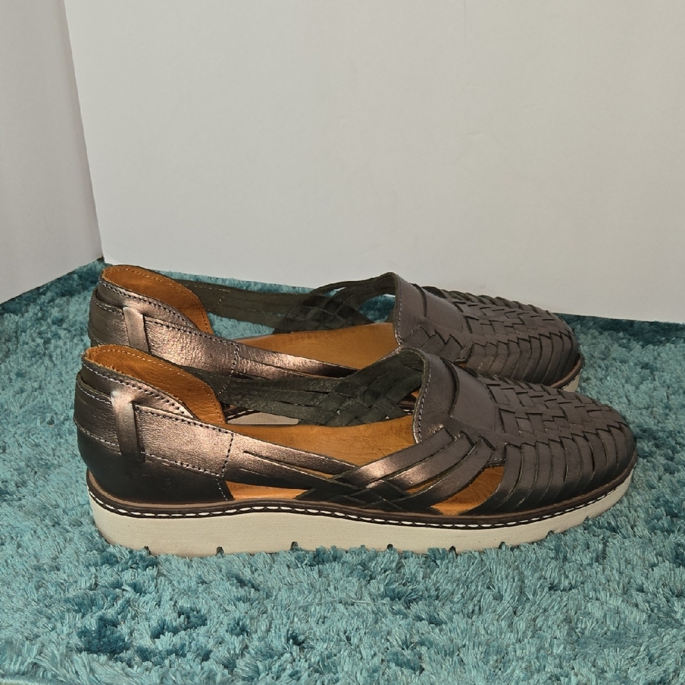 BearPaw Metallic Gray Woven Leather Flats